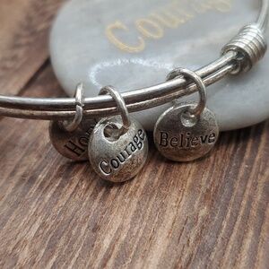 Wacoal B2805 luxury brand breast cancer awareness‎ charm bracelet